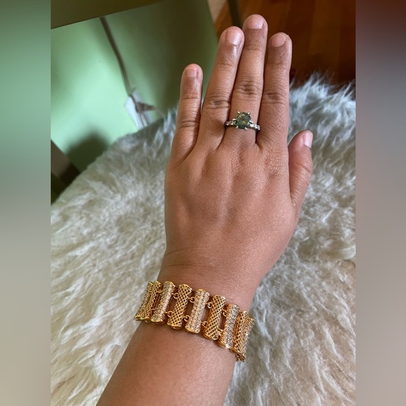 Elegant Gold Bracelet for Women - Picture 2 of 12